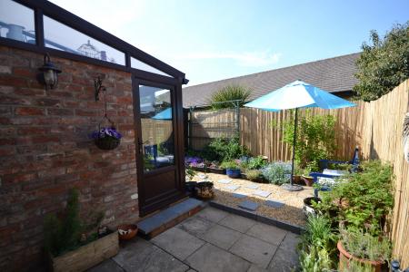 2 bedroom Cottage for sale in Whitehall Country Cottages, Cleethorpes, DN35