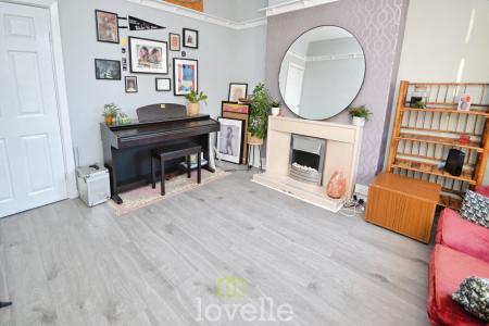 2 bedroom Terraced House for sale in Whites Road, Cleethorpes, DN35