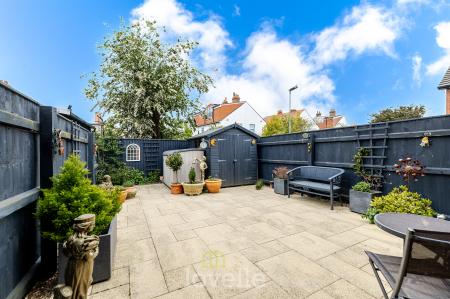 3 bedroom Semi-detached house for sale in Winter Gardens Close, Cleethorpes, DN35