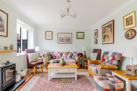 3 bedroom Semi-detached house for sale in Winter Gardens Close, Cleethorpes, DN35