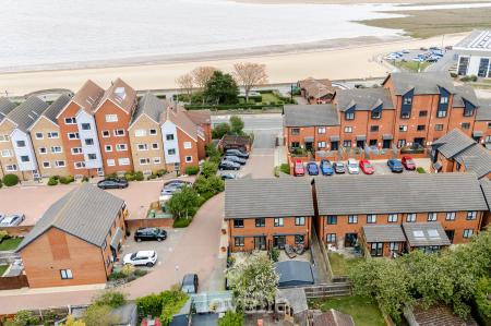 3 bedroom Semi-detached house for sale in Winter Gardens Close, Cleethorpes, DN35