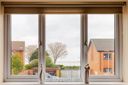 3 bedroom Semi-detached house for sale in Winter Gardens Close, Cleethorpes, DN35