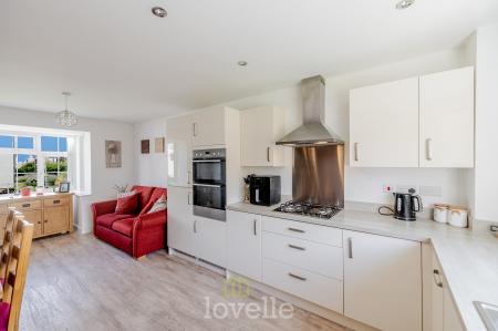 4 bedroom Detached house for sale in Alder Avenue, Humberston, DN36