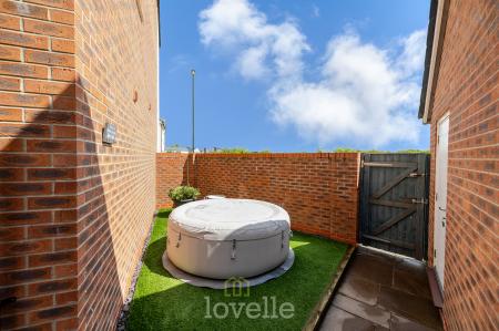 4 bedroom Detached house for sale in Alder Avenue, Humberston, DN36