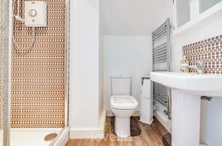 4 bedroom Detached house for sale in Alder Avenue, Humberston, DN36