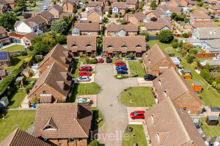 2 bedroom Semi-detached bungalow for sale in Meadow View, Cleethorpes, DN35