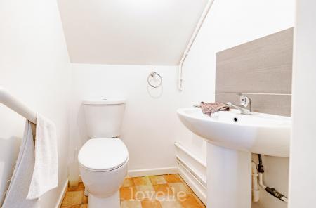 2 bedroom Semi-detached bungalow for sale in Meadow View, Cleethorpes, DN35