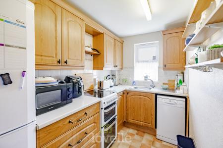 2 bedroom Semi-detached bungalow for sale in Meadow View, Cleethorpes, DN35