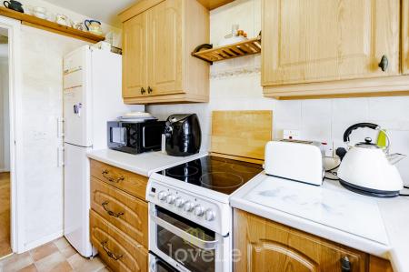 2 bedroom Semi-detached bungalow for sale in Meadow View, Cleethorpes, DN35