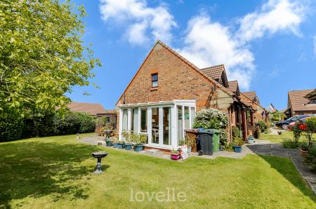 2 bedroom Semi-detached bungalow for sale in Meadow View, Cleethorpes, DN35