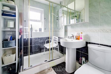 2 bedroom Semi-detached bungalow for sale in Meadow View, Cleethorpes, DN35