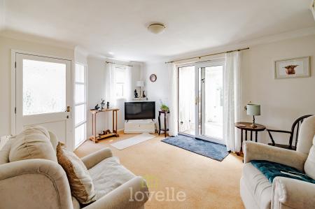 2 bedroom Semi-detached bungalow for sale in Meadow View, Cleethorpes, DN35