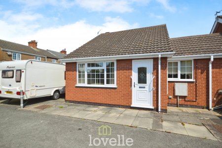 2 bedroom Bungalow for sale in Suggitts Court, Cleethorpes, DN35