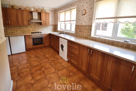 2 bedroom Bungalow for sale in Suggitts Court, Cleethorpes, DN35