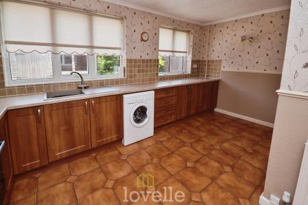 2 bedroom Bungalow for sale in Suggitts Court, Cleethorpes, DN35