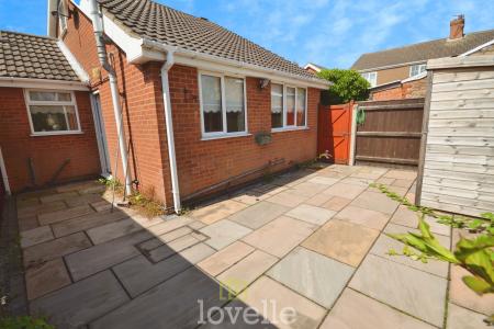 2 bedroom Bungalow for sale in Suggitts Court, Cleethorpes, DN35