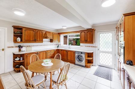 3 bedroom Detached bungalow for sale in Lindisfarne Avenue, New Waltham, DN36