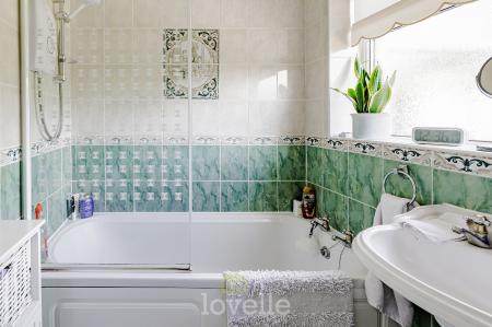 3 bedroom Bungalow for sale in Queen Elizabeth Road, Humberston, DN36