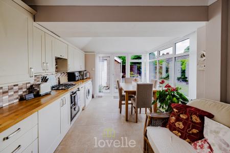 3 bedroom Bungalow for sale in Queen Elizabeth Road, Humberston, DN36