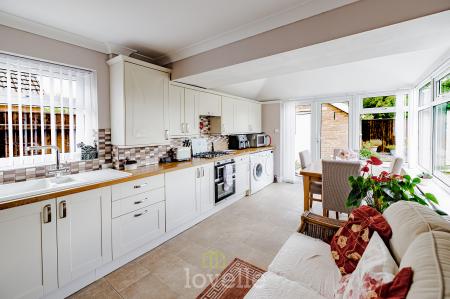 3 bedroom Bungalow for sale in Queen Elizabeth Road, Humberston, DN36