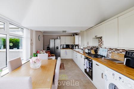 3 bedroom Bungalow for sale in Queen Elizabeth Road, Humberston, DN36