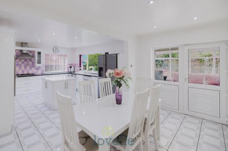 3 bedroom Detached bungalow for sale in Aldrich Road, Cleethorpes, DN35