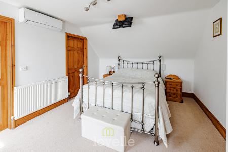 4 bedroom Bungalow for sale in Duckthorpe Lane, Marshchapel, DN36