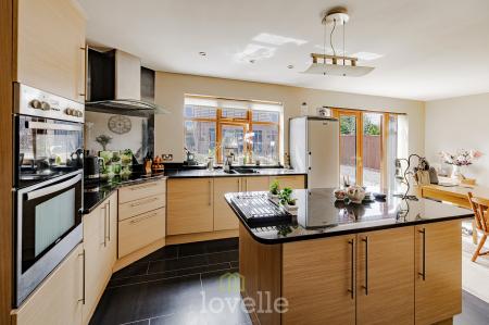 4 bedroom Bungalow for sale in Duckthorpe Lane, Marshchapel, DN36