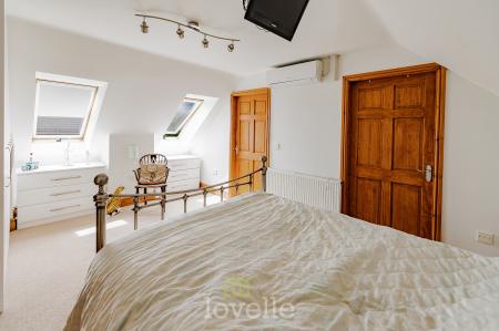 4 bedroom Bungalow for sale in Duckthorpe Lane, Marshchapel, DN36