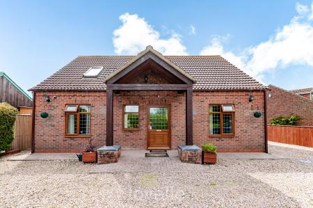 4 bedroom Bungalow for sale in Duckthorpe Lane, Marshchapel, DN36