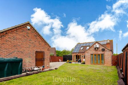 4 bedroom Bungalow for sale in Duckthorpe Lane, Marshchapel, DN36