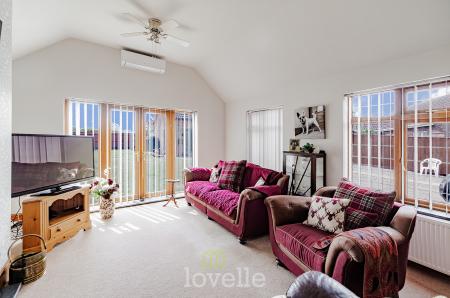 4 bedroom Bungalow for sale in Duckthorpe Lane, Marshchapel, DN36