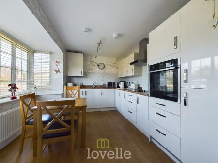 2 bedroom Semi-detached bungalow for sale in Hawthorne Road, Humberston, DN36