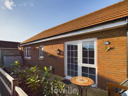 2 bedroom Semi-detached bungalow for sale in Hawthorne Road, Humberston, DN36