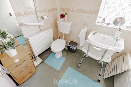 2 bedroom Bungalow for sale in Trinity Road, Cleethorpes, DN35