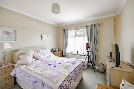 2 bedroom Bungalow for sale in Trinity Road, Cleethorpes, DN35