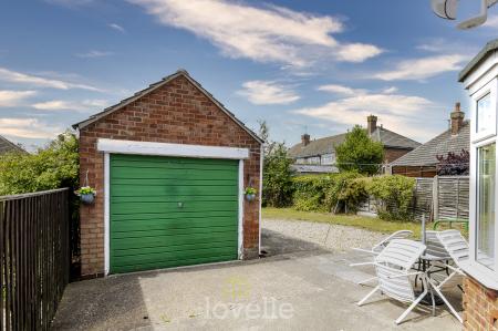 2 bedroom Bungalow for sale in Trinity Road, Cleethorpes, DN35