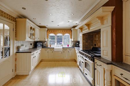 4 bedroom Detached house for sale in Brooklyn Drive, Humberston, DN36