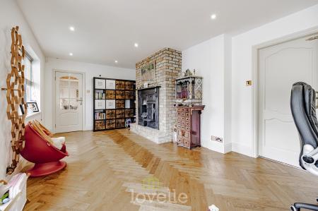 4 bedroom Detached house for sale in Brooklyn Drive, Humberston, DN36