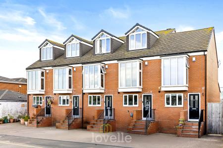 3 bedroom Town house for sale in Beach View Court ,Norfolk Lane, Cleethorpes, DN35