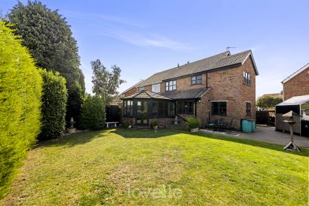 4 bedroom Semi-detached house for sale in Hurst Lea Drive, Humberston, DN36