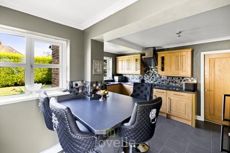 4 bedroom Semi-detached house for sale in Hurst Lea Drive, Humberston, DN36