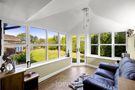 4 bedroom Semi-detached house for sale in Hurst Lea Drive, Humberston, DN36