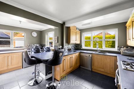 4 bedroom Semi-detached house for sale in Hurst Lea Drive, Humberston, DN36