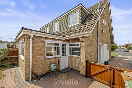 3 bedroom Semi-detached house for sale in Ashby Road, Cleethorpes, DN35