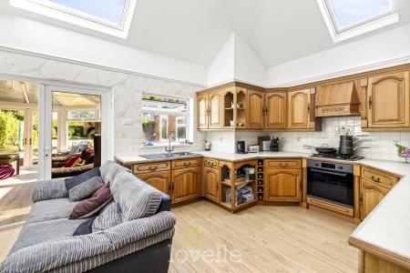 3 bedroom Bungalow for sale in Humberston Avenue, Humberston, DN36