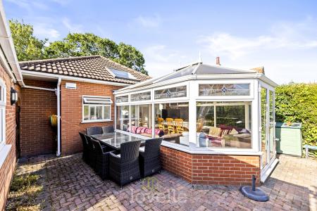 3 bedroom Bungalow for sale in Humberston Avenue, Humberston, DN36