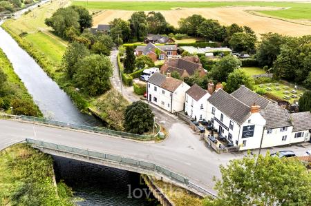 3 bedroom Cottage for sale in Tetney Lock Road, Tetney, DN36