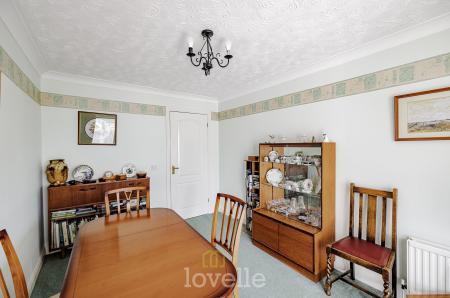 3 bedroom Bungalow for sale in Viscount Way, Humberston, DN36