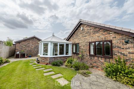 3 bedroom Bungalow for sale in Viscount Way, Humberston, DN36